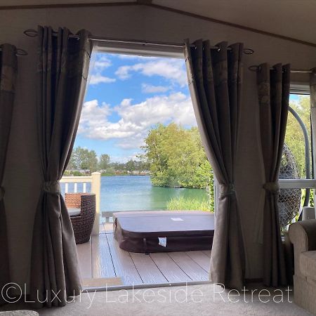 Lakeside Retreat With Hot Tub & Fishing Peg At Tattershall Lakes Country Park Hotel ภายนอก รูปภาพ