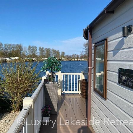 Lakeside Retreat With Hot Tub & Fishing Peg At Tattershall Lakes Country Park Hotel ภายนอก รูปภาพ