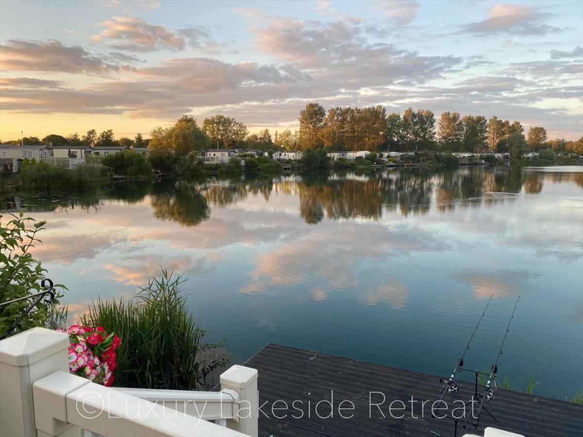 Lakeside Retreat With Hot Tub & Fishing Peg At Tattershall Lakes Country Park Hotel ภายนอก รูปภาพ