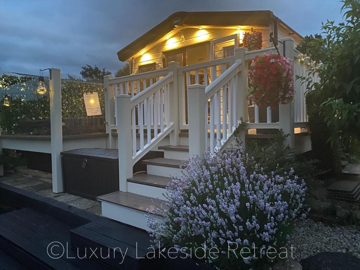 Lakeside Retreat With Hot Tub & Fishing Peg At Tattershall Lakes Country Park Hotel ภายนอก รูปภาพ