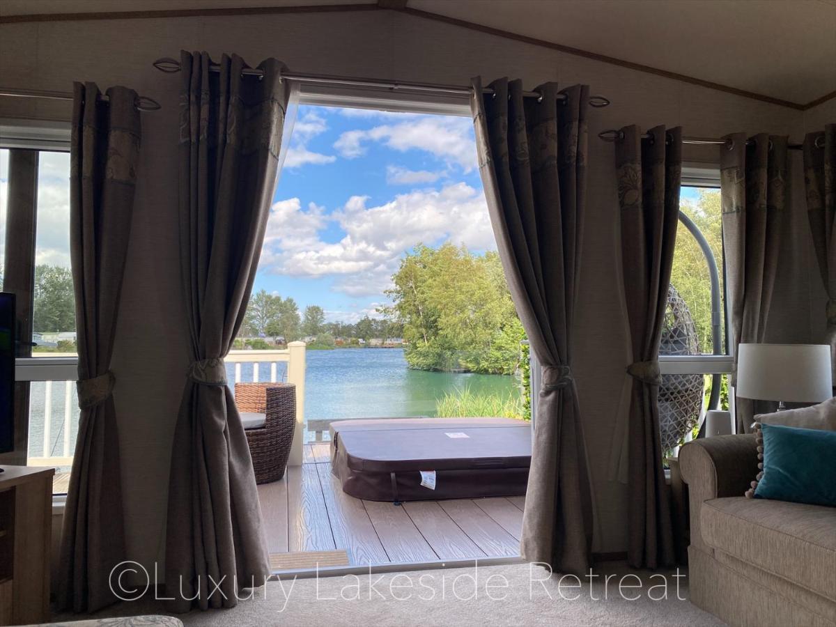 Lakeside Retreat With Hot Tub & Fishing Peg At Tattershall Lakes Country Park Hotel ภายนอก รูปภาพ