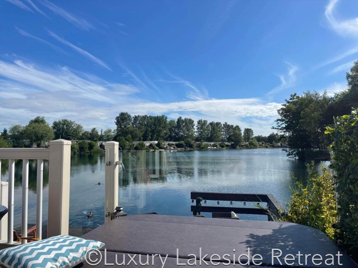 Lakeside Retreat With Hot Tub & Fishing Peg At Tattershall Lakes Country Park Hotel ภายนอก รูปภาพ