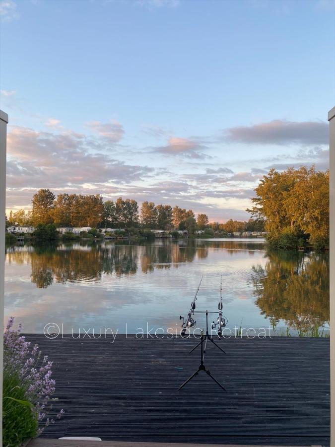 Lakeside Retreat With Hot Tub & Fishing Peg At Tattershall Lakes Country Park Hotel ภายนอก รูปภาพ