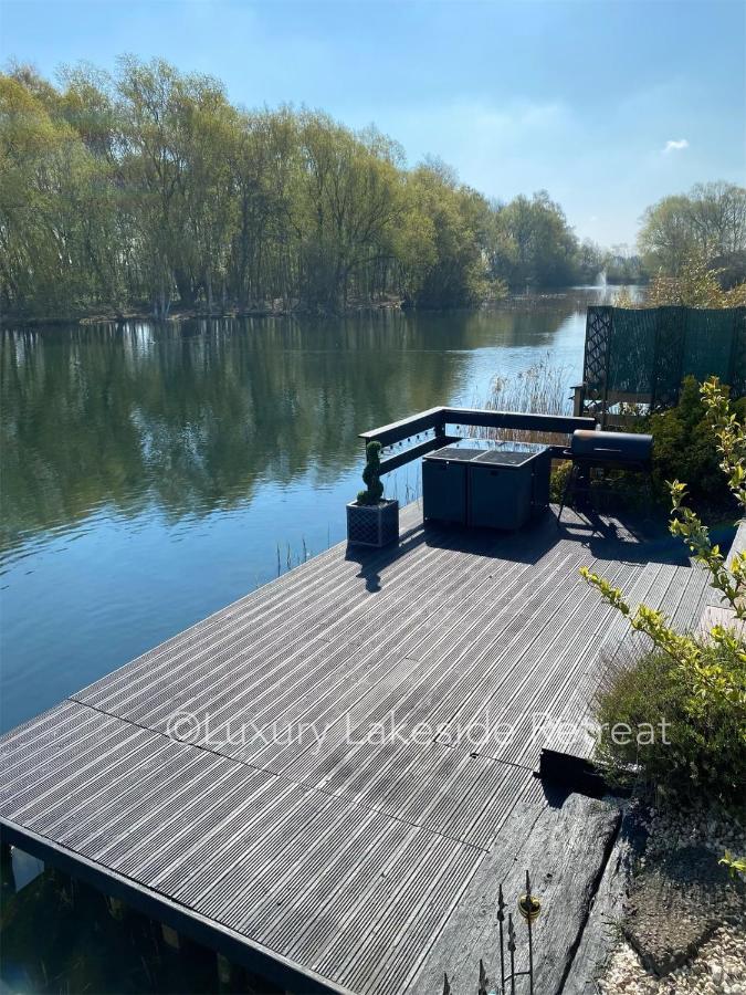 Lakeside Retreat With Hot Tub & Fishing Peg At Tattershall Lakes Country Park Hotel ภายนอก รูปภาพ