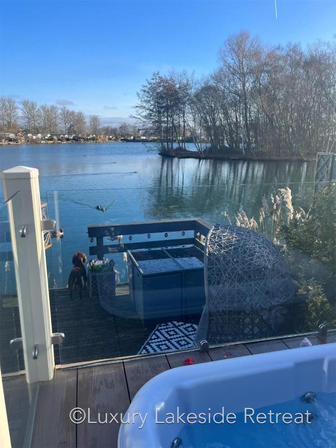 Lakeside Retreat With Hot Tub & Fishing Peg At Tattershall Lakes Country Park Hotel ภายนอก รูปภาพ