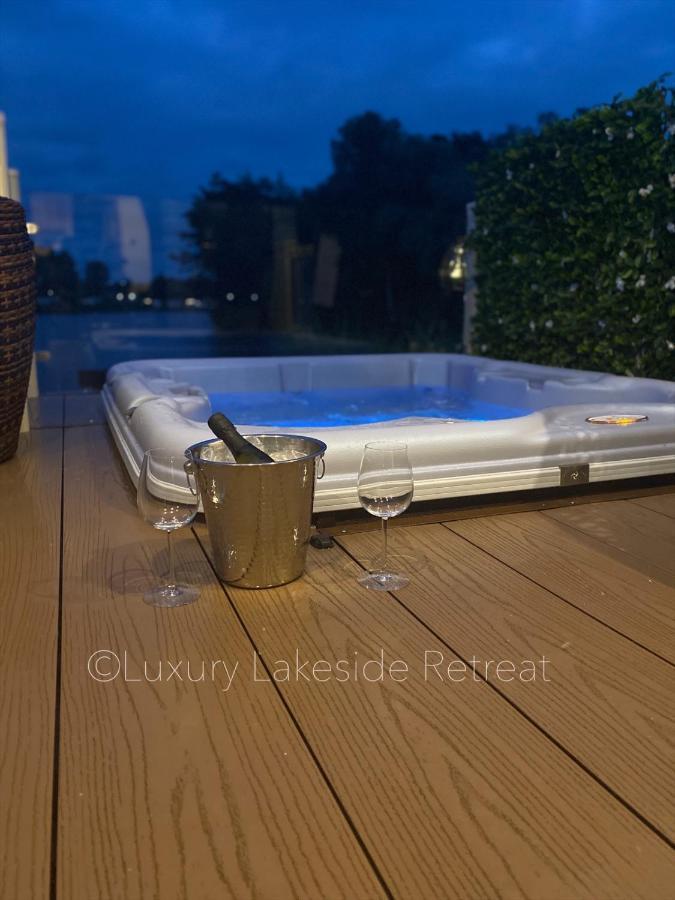 Lakeside Retreat With Hot Tub & Fishing Peg At Tattershall Lakes Country Park Hotel ภายนอก รูปภาพ