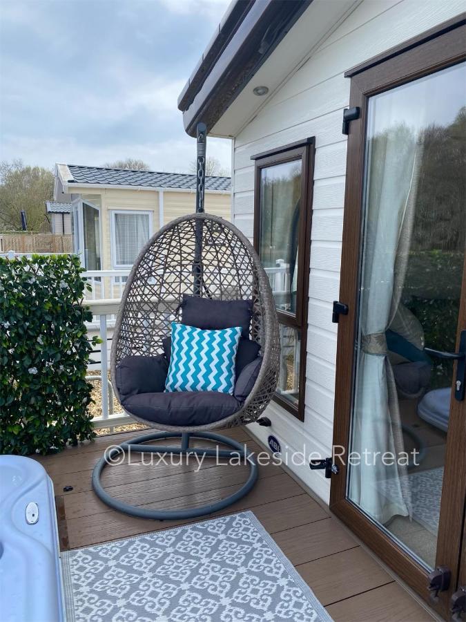 Lakeside Retreat With Hot Tub & Fishing Peg At Tattershall Lakes Country Park Hotel ภายนอก รูปภาพ